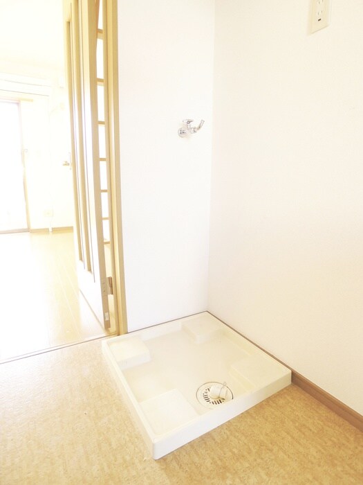 物件内観写真13　(洗濯機置場)