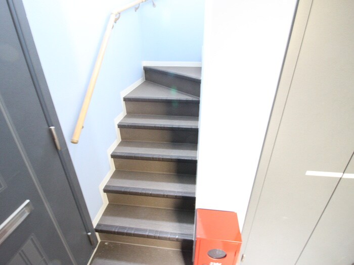 物件外観写真5　(エントランス部分)