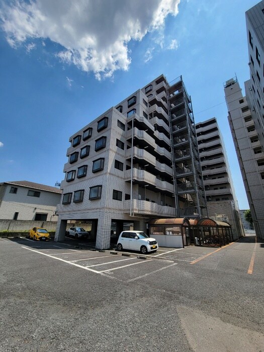 物件外観写真3　(駐車場)