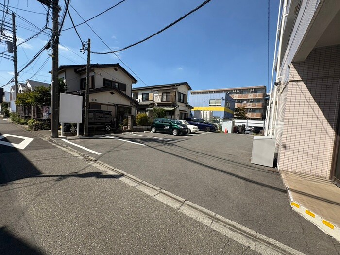 物件外観写真6　(駐車場)