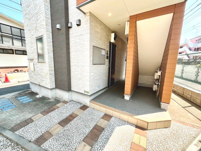 物件外観写真4　(エントランス部分)