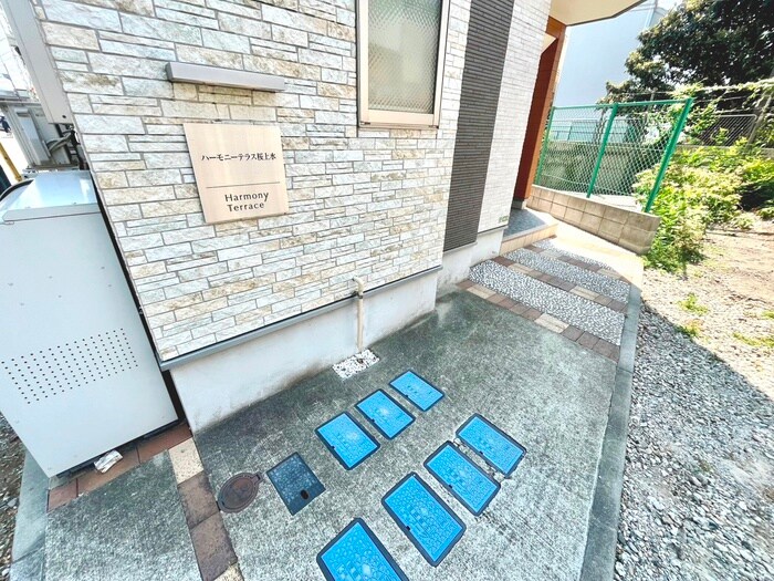 物件外観写真5　(エントランス部分)