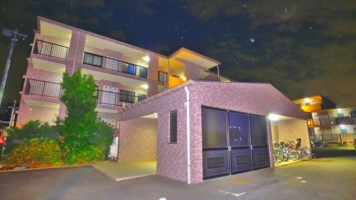 物件外観写真4　(エントランス部分)