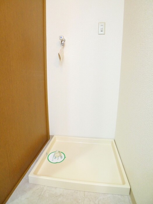 物件内観写真13　(洗濯機置場)