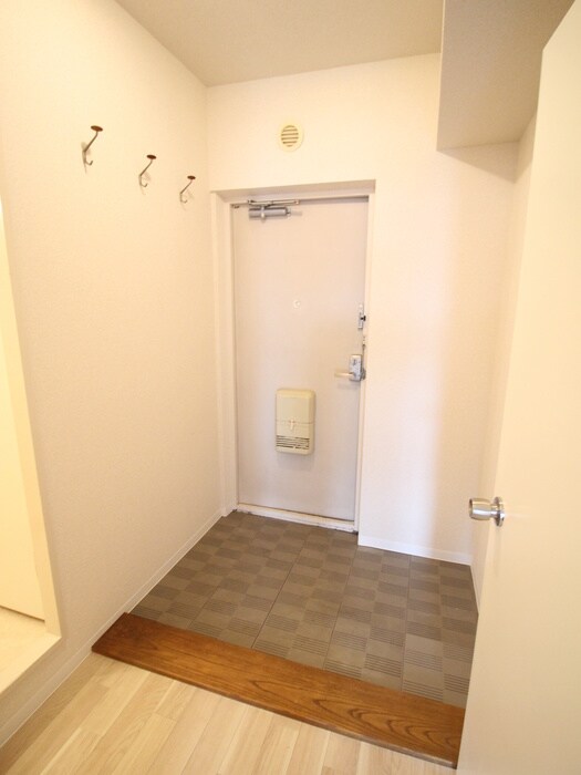 物件内観写真7　(玄関)