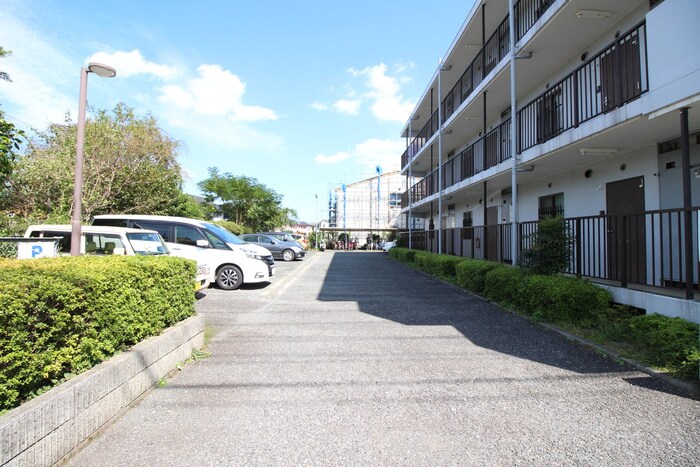 物件外観写真4　(駐車場)