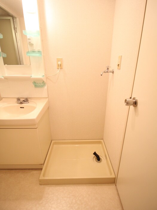 物件内観写真17　(洗濯機置場)