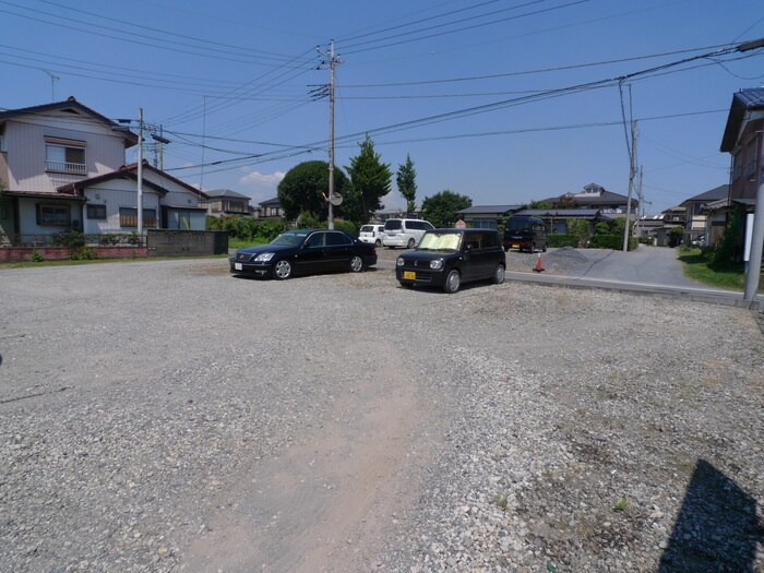 物件外観写真3　(駐車場)