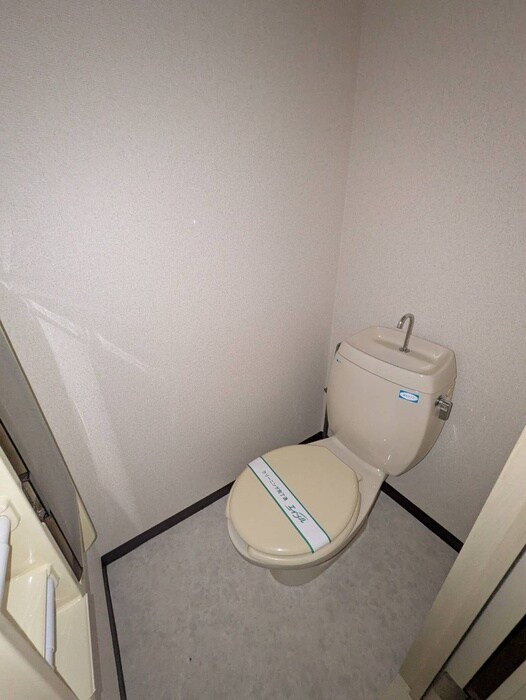 物件内観写真8　(トイレ)