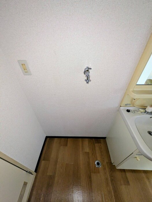 物件内観写真15　(洗濯機置場)