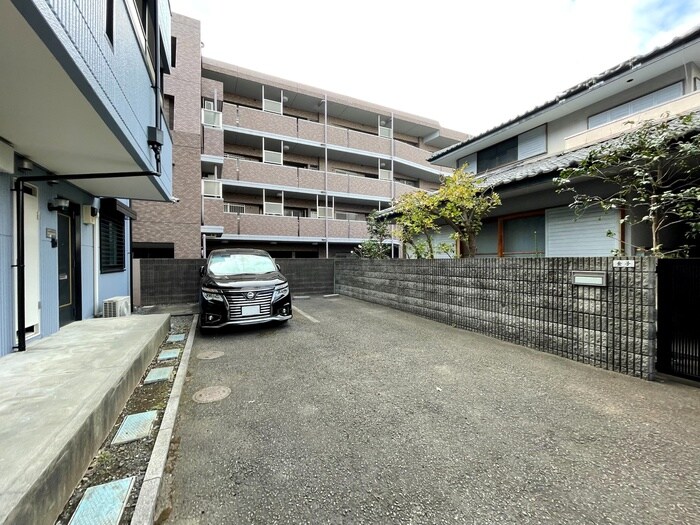 物件外観写真6　(駐車場)