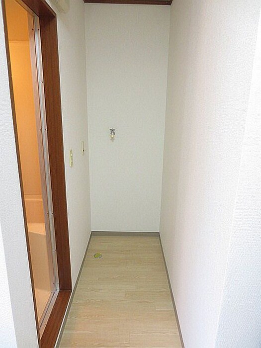 物件内観写真14　(洗濯機置場)