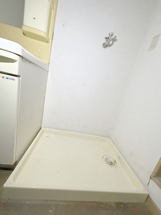 物件内観写真14　(洗濯機置場)