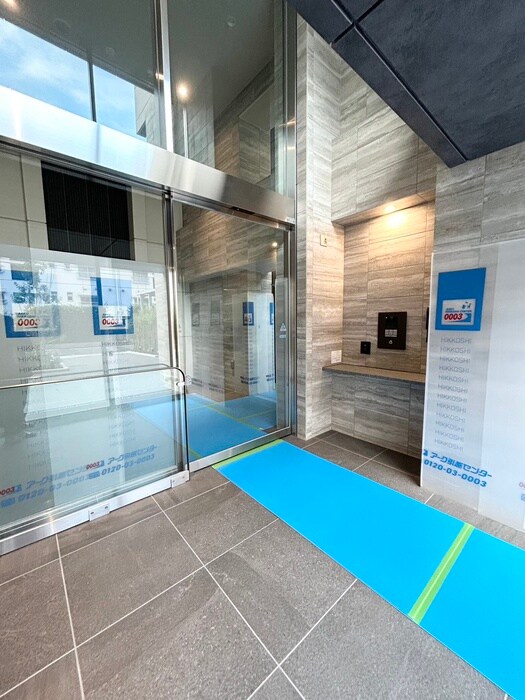 物件外観写真3　(エントランス部分)