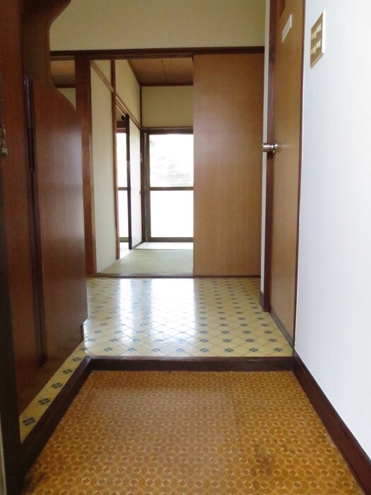 物件内観写真11　(玄関)