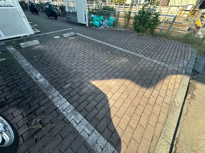 物件外観写真3　(駐車場)