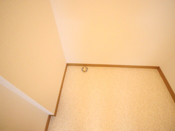 物件内観写真12　(洗濯機置場)