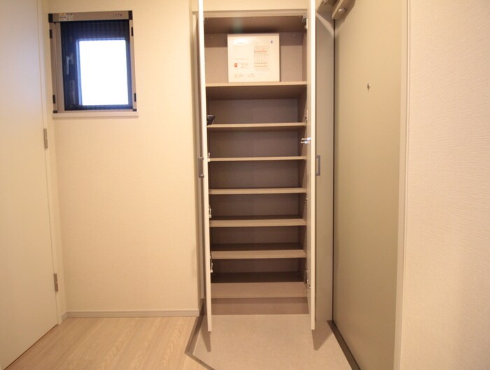 物件内観写真8　(靴箱)