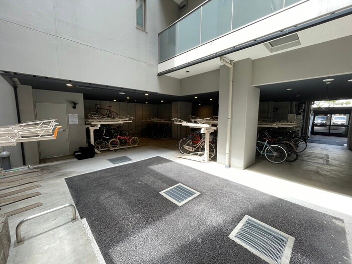 物件外観写真4　(駐輪場)