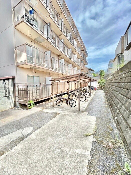物件外観写真4　(駐輪場)