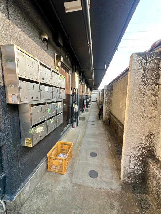 物件外観写真6　(エントランス部分)