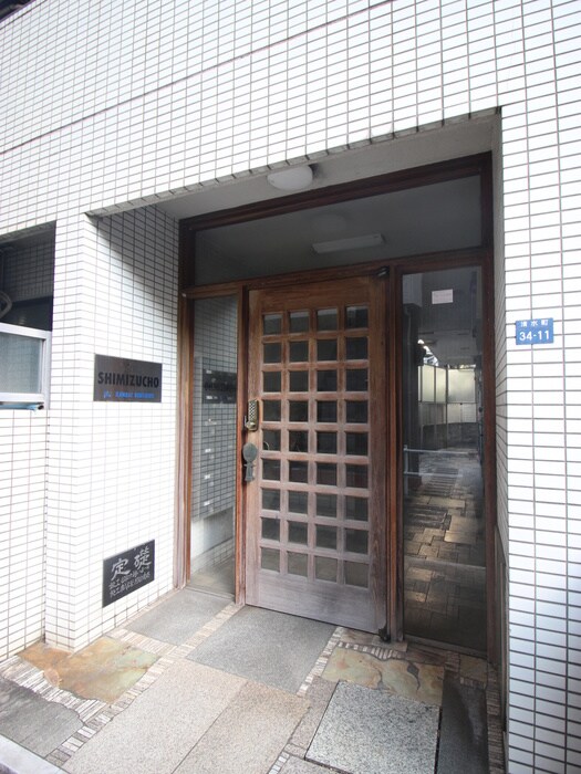 物件外観写真2　(エントランス部分)