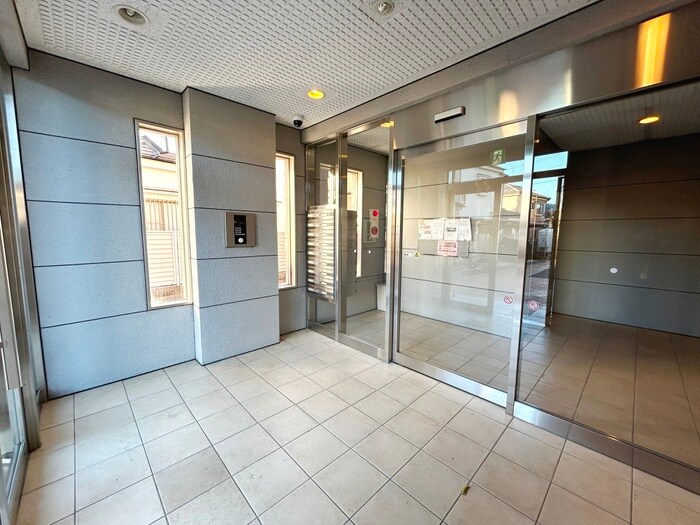 物件外観写真2　(エントランス部分)