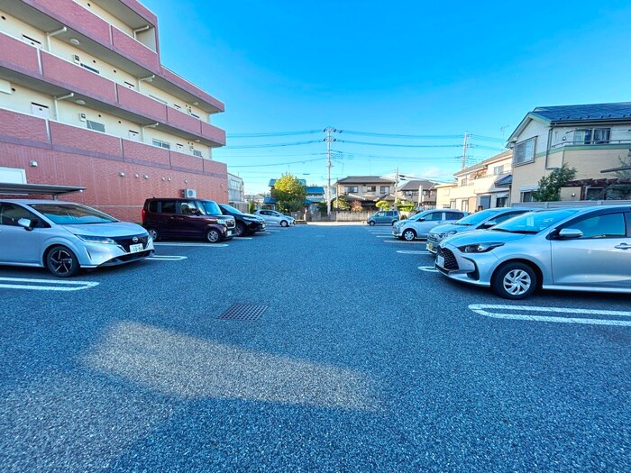 物件外観写真3　(駐車場)
