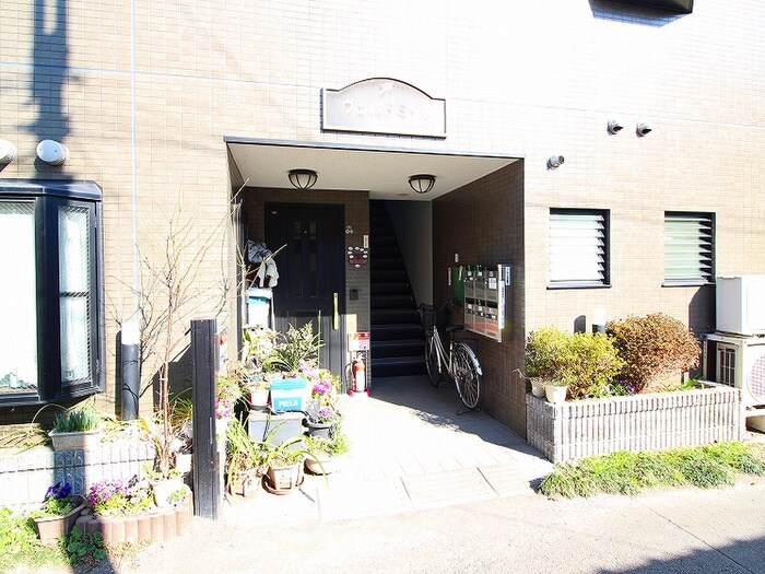 物件外観写真5　(エントランス部分)