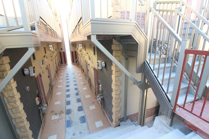 物件外観写真3　(エントランス部分)