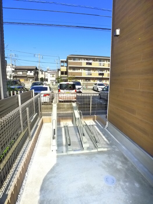 物件外観写真4　(駐輪場)