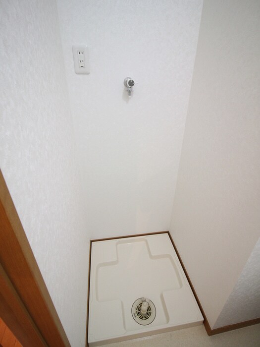 物件内観写真13　(洗濯機置場)