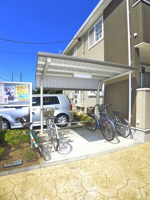 物件外観写真3　(駐輪場)