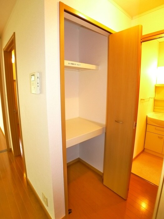 物件内観写真13　(収納)