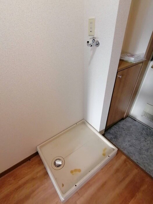 物件内観写真10　(洗濯機置場)