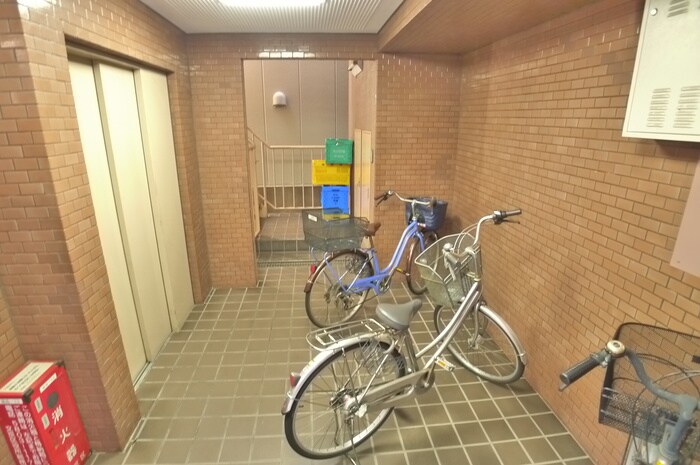 物件外観写真6　(エントランス部分)