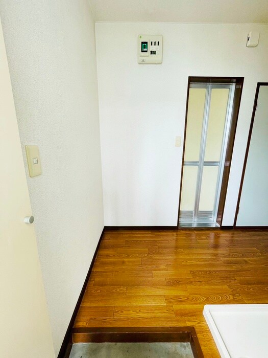 物件内観写真17　(玄関)