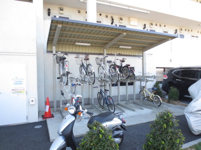 物件外観写真3　(駐輪場)