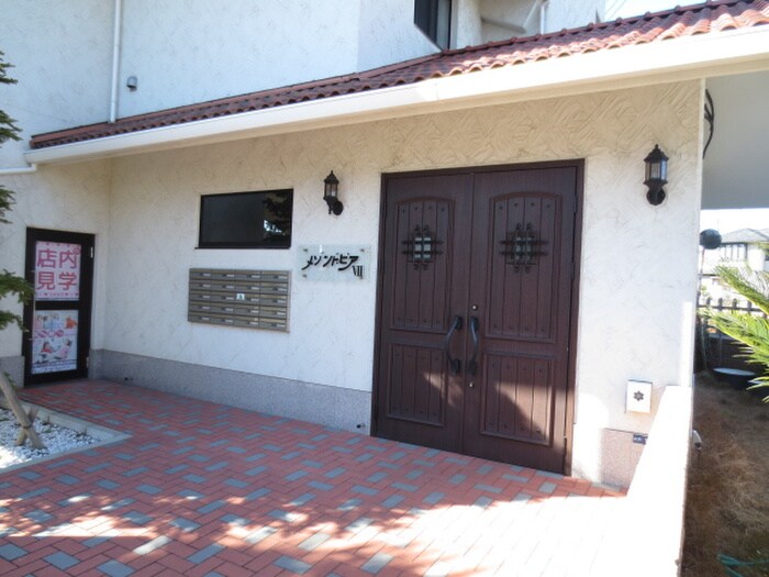 物件外観写真4　(エントランス部分)