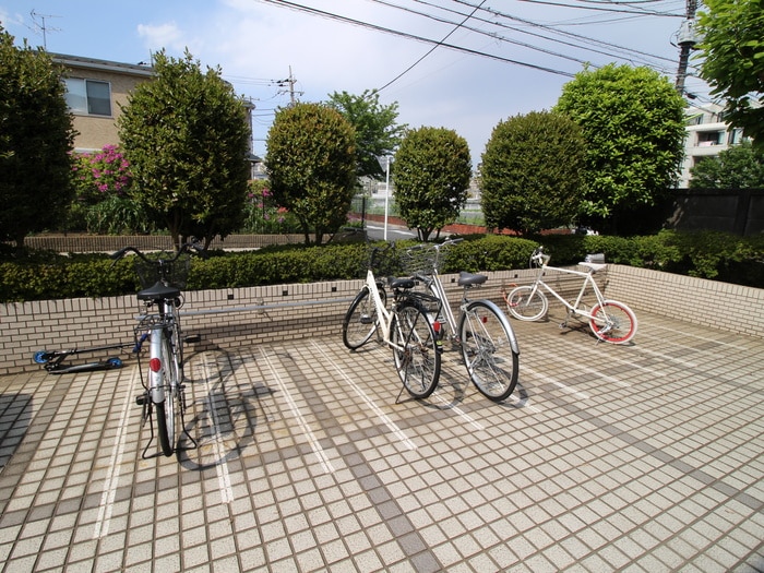 物件外観写真4　(駐輪場)