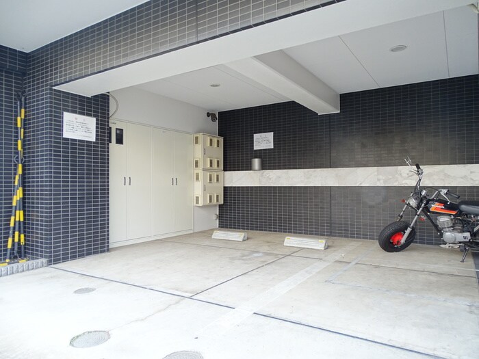 物件外観写真4　(駐車場)