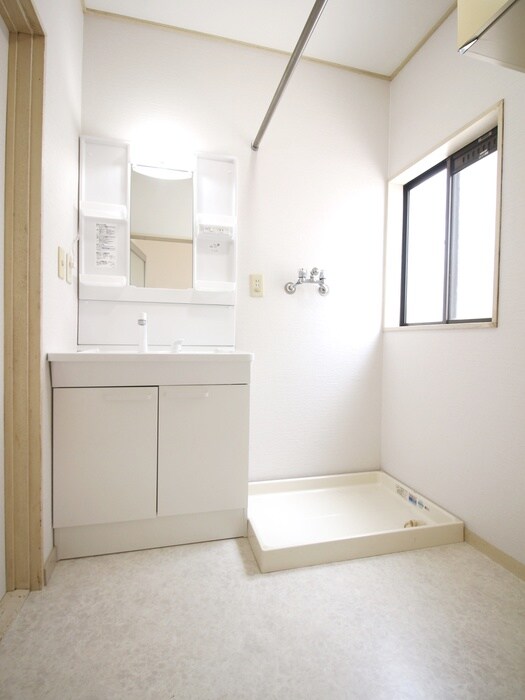 物件内観写真12　(洗濯機置場)