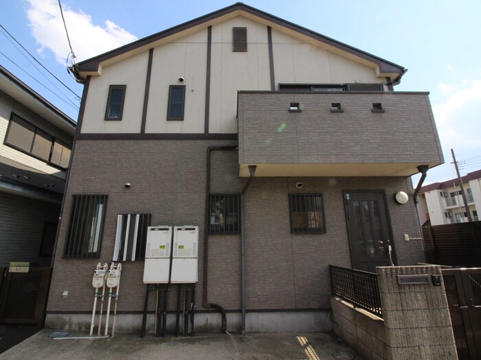 物件外観写真3　(エントランス部分)