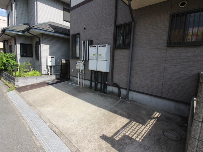 物件外観写真5　(駐車場)