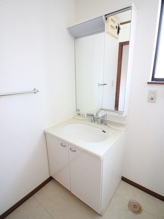 物件内観写真12　(洗濯機置場)