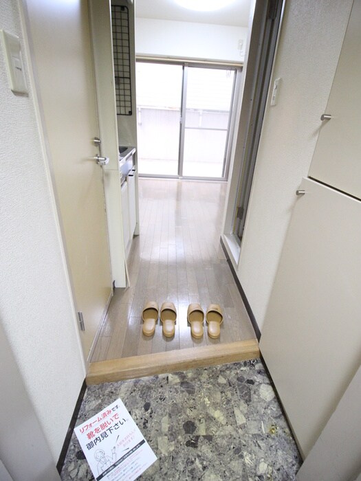 物件内観写真7　(玄関)