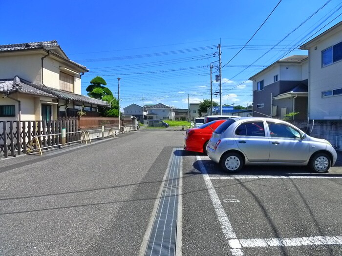 物件外観写真3　(駐車場)