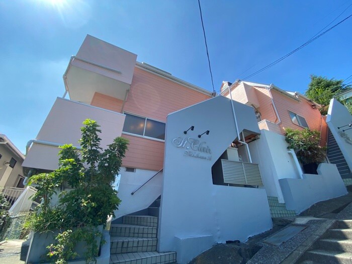 物件外観写真1　(エントランス部分)