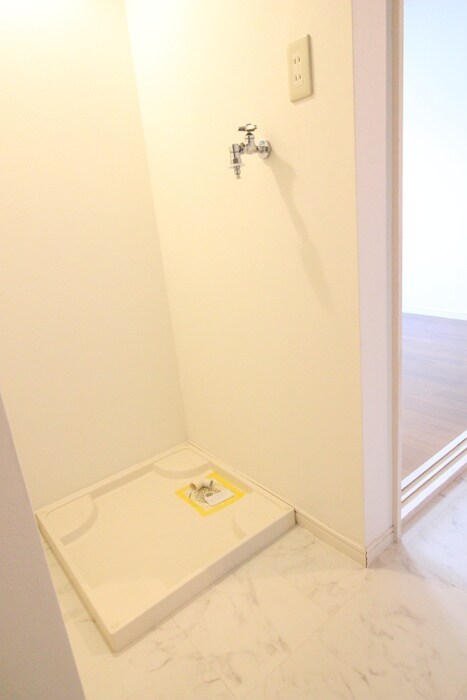 物件内観写真12　(洗濯機置場)