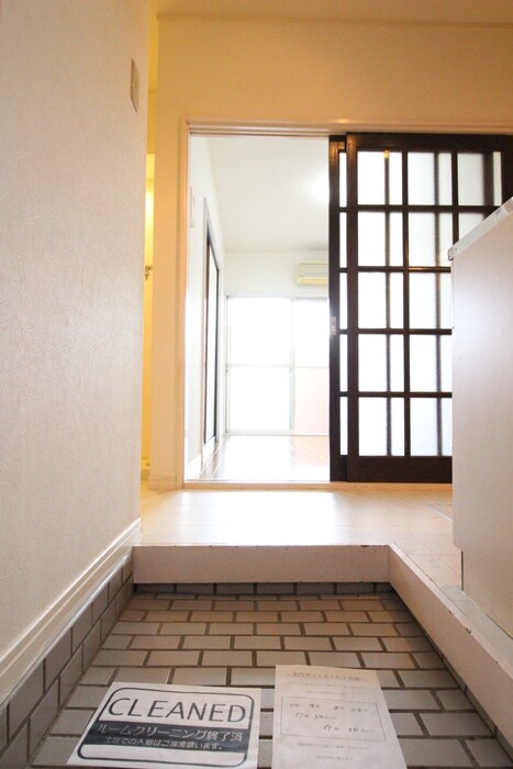 物件内観写真13　(玄関)